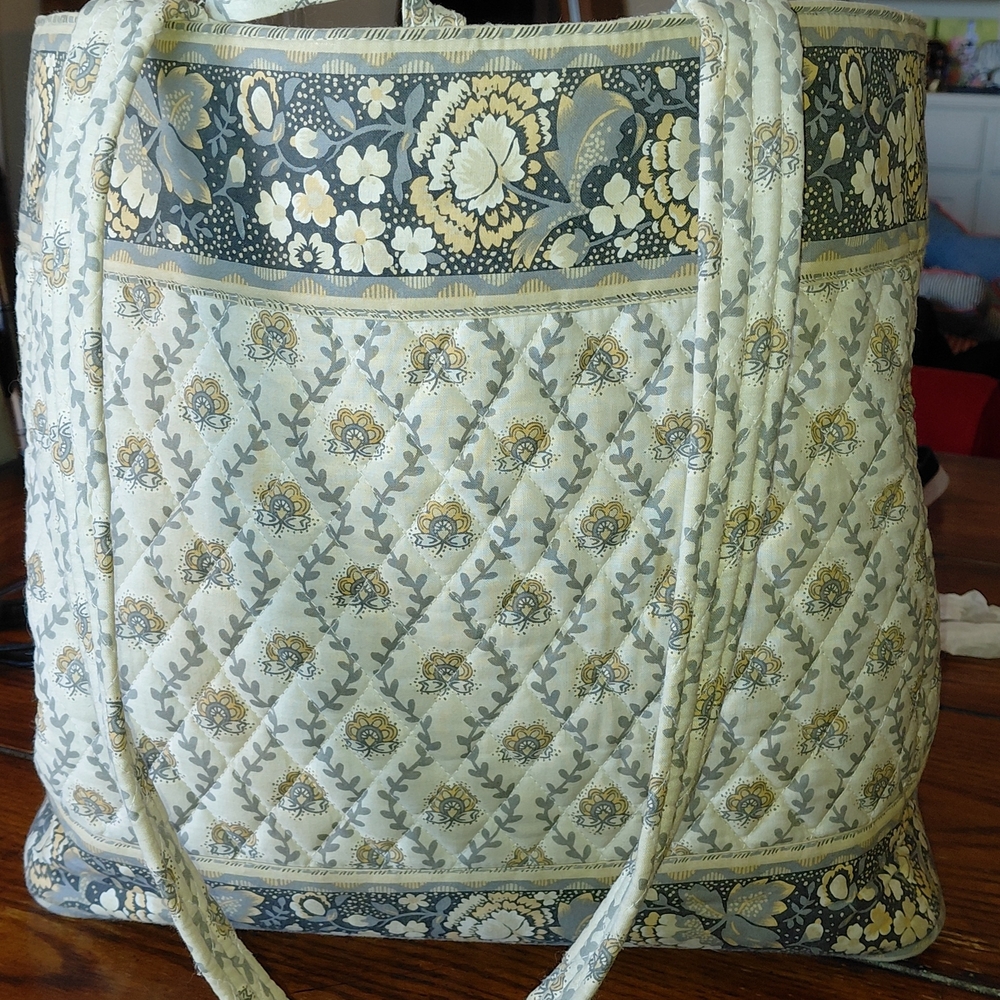 MAGGIB quilted Cotton Floral Tote Bag w Pouch, Toggle Closure, 12x11x4, Pockets+ - Picture 3 of 3
